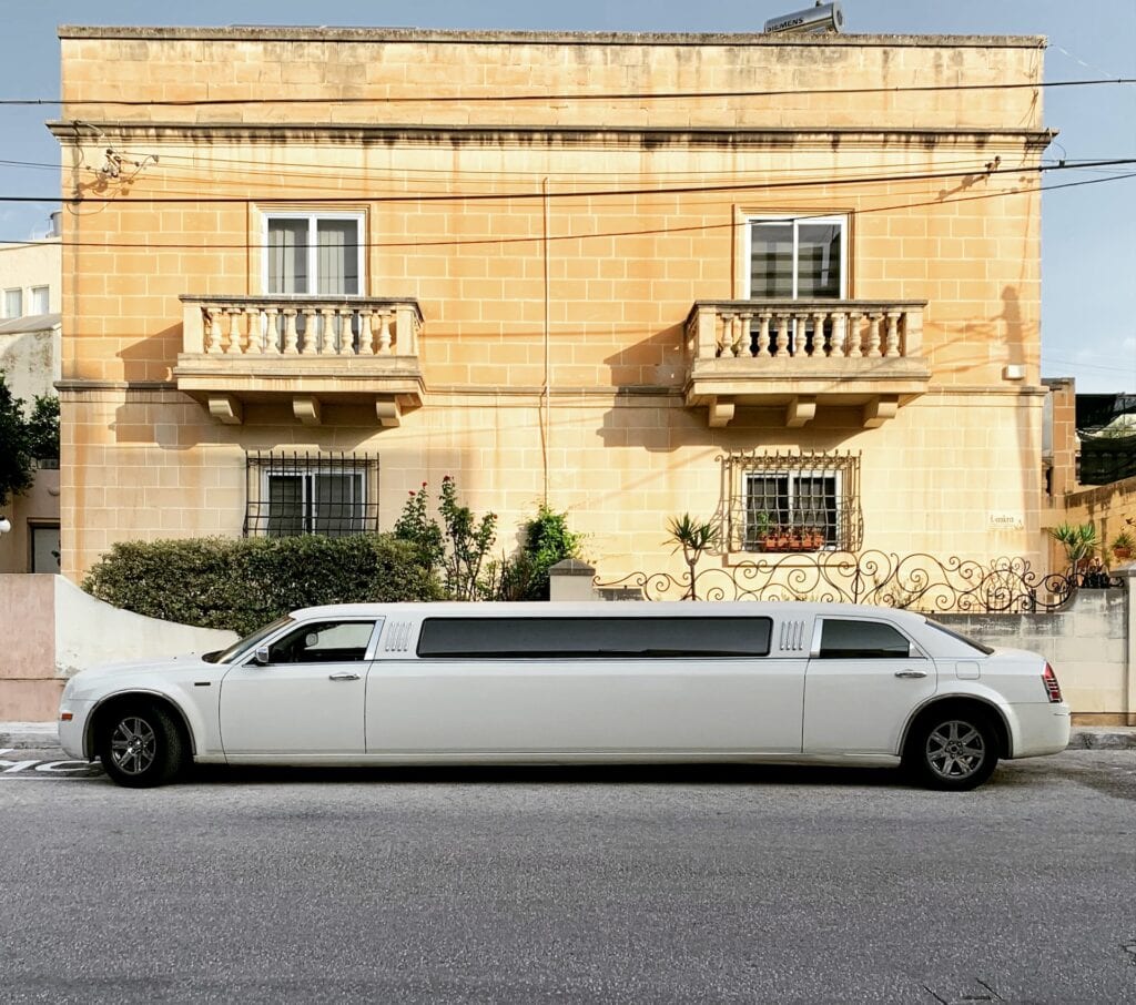 Best Airport Limo Service Close To You: 5-Star Ultimate Choice Nearby 3 April 14, 2026 Best Airport Limo Service Close