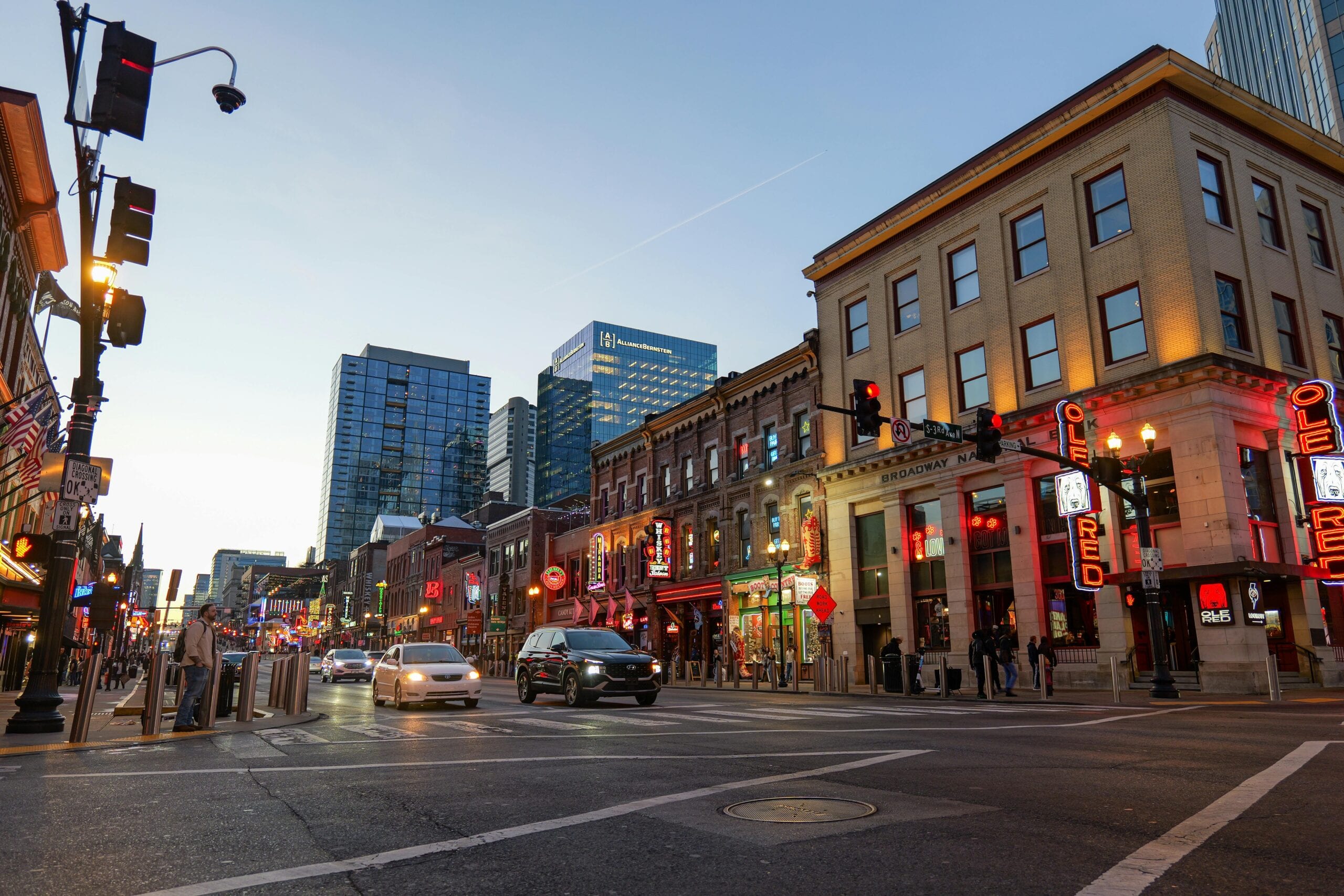 Blogs | Articles | News | Tips &Amp; Tricks | Video | Faq | Infomation 9 April 14, 2026 Lively Evening On Broadway Street, Nashville Showcasing Vibrant Nightlife And Music Scene.