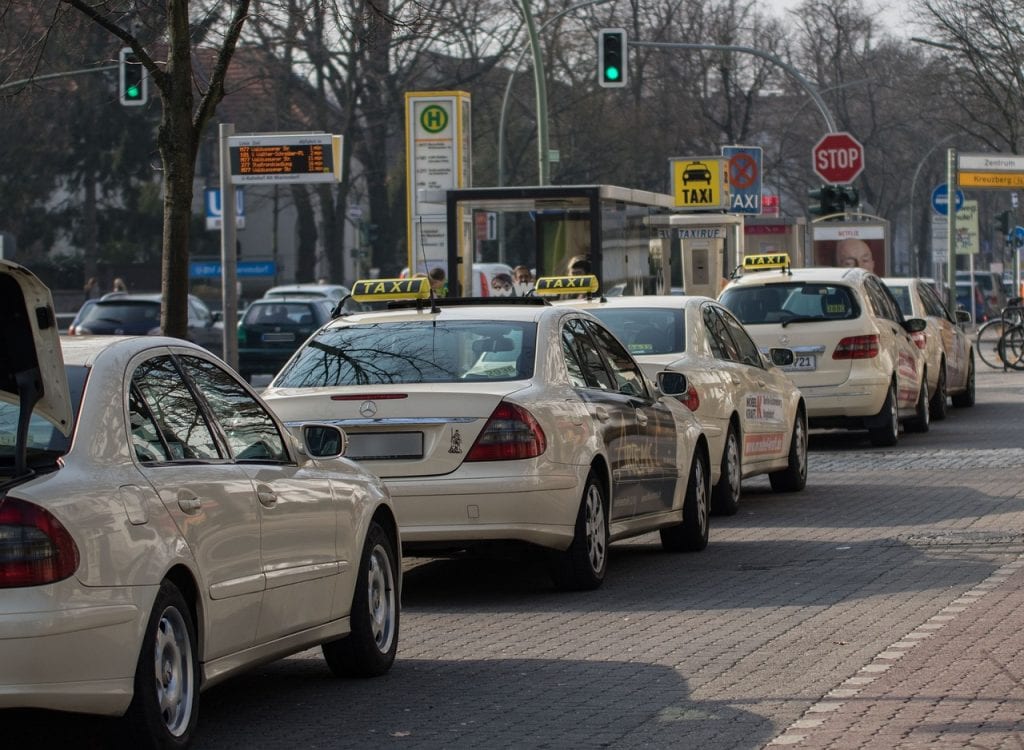 How Much Is Taxi From Jfk To Midtown Manhattan Yellow Cab At Jfk Airport Arrivals Curb