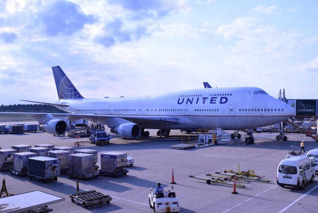 Cheapest Ride To Newark Airport Black Car Sedan At Newark Liberty International Airport Curbside Pickup Zone