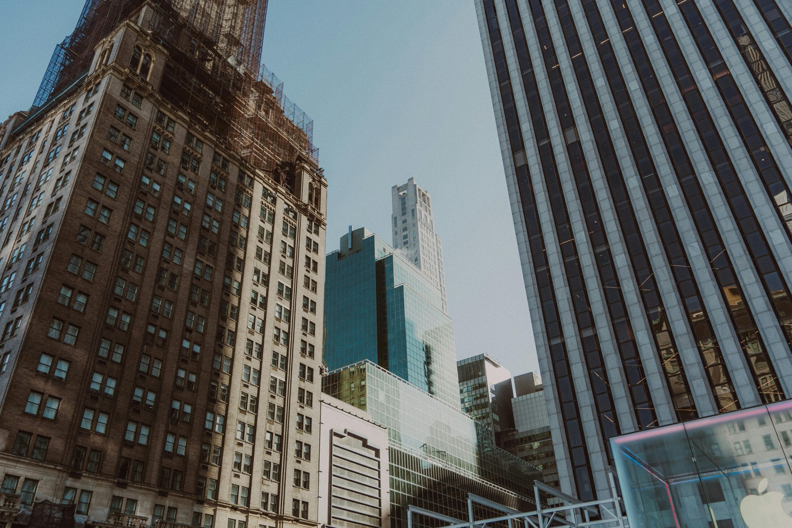 Blogs | Articles | News | Tips &Amp; Tricks | Video | Faq | Infomation 10 May 10, 2026 A Vibrant View Of New York City'S Iconic Skyline In Midtown, Featuring Towering Skyscrapers And Modern Architecture.