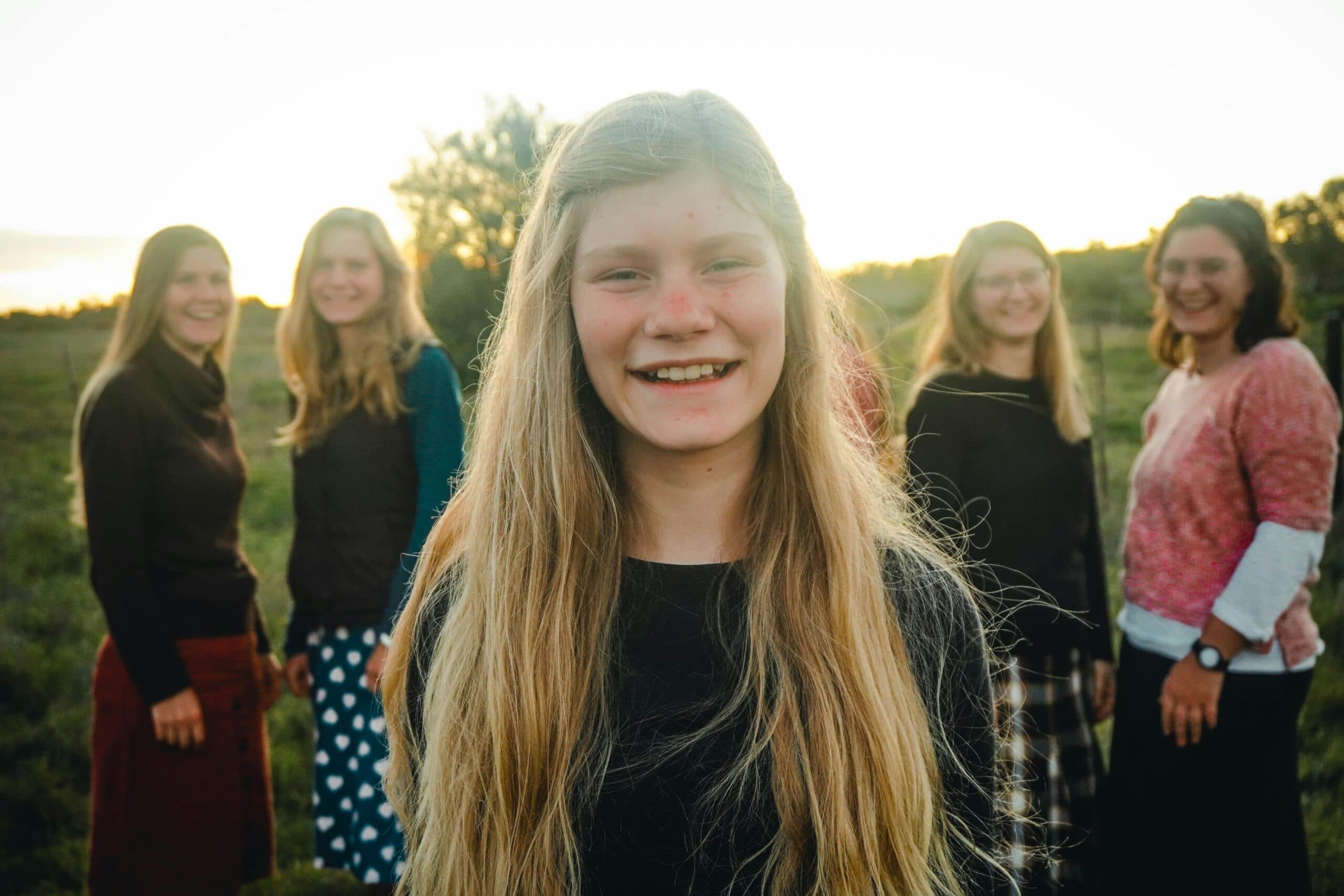 Blogs | Articles | News | Tips &Amp; Tricks | Video | Faq | Infomation 16 June 10, 2026 Outdoor Group Portrait Of Smiling Teenage Girl With Friends In A Field During Sunset.