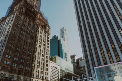 A Vibrant View Of New York City'S Iconic Skyline In Midtown, Featuring Towering Skyscrapers And Modern Architecture.
