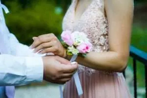 7 Magnificent Reasons Why To Choose A Party Bus for Prom Nights 2 party bus for prom