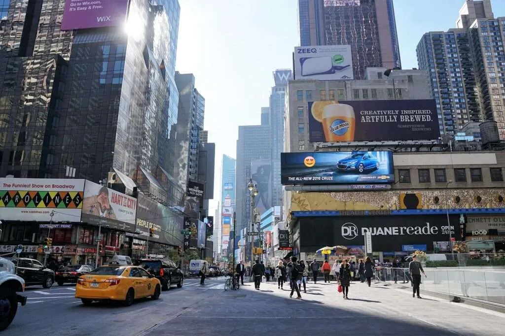 Secure NYC courier delivery ensuring safe package handling in New York