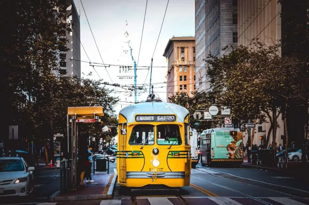 Q. What Types Of Transportation And Logistics Services Does El Al Matmid Offer?