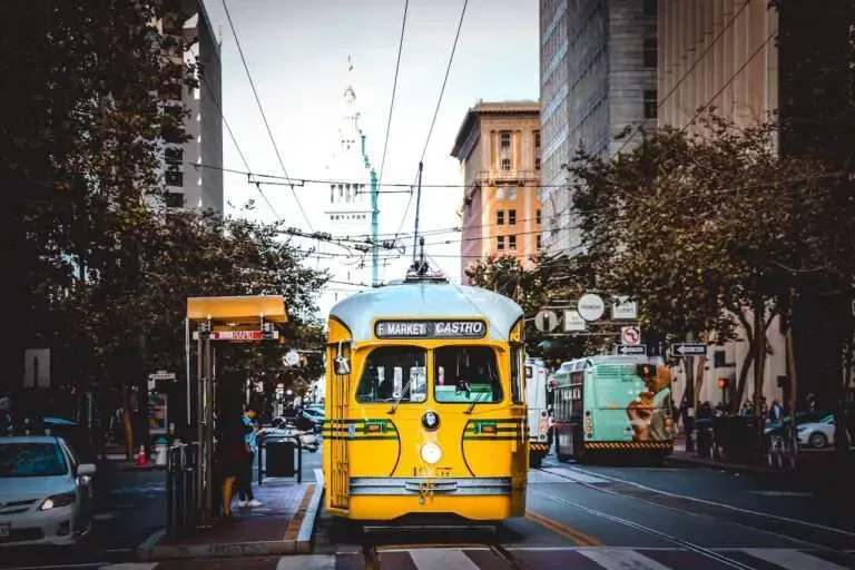 Q. What Types Of Transportation And Logistics Services Does El Al Matmid Offer?