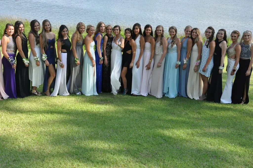 Prom Limousines in New York: The Ultimate Guide to the Hottest Tour Aficionados on Page 4 prom limousines New York