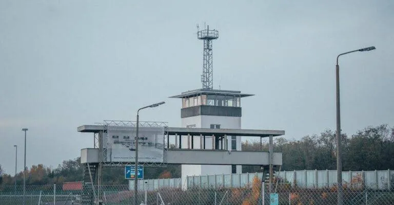 Q. What Are The Operating Hours For The Shuttle Service From Newark Airport To Manhattan?