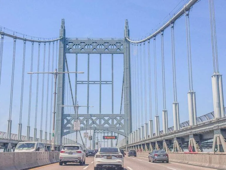 Luxury Remsenburg Ny Car Service Black Limo On Hamptons Beach Road