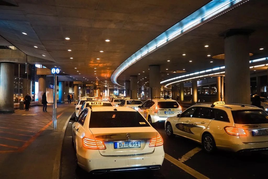 How Much Is A Taxi From New York To Jfk Black Sedan At Jfk Airport Arrivals Curbside Pickup Zone