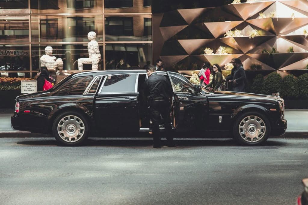 Reliable Lga Limo To Manhattan Black Car Service At Laguardia Airport Arrivals Kerb Family