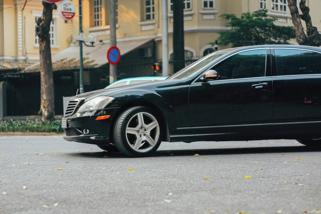 Luxury Airport Pickup JFK — JetBlack at Arrivals Curbside luxury airport pickup JFK black car service JFK arrivals family curbside