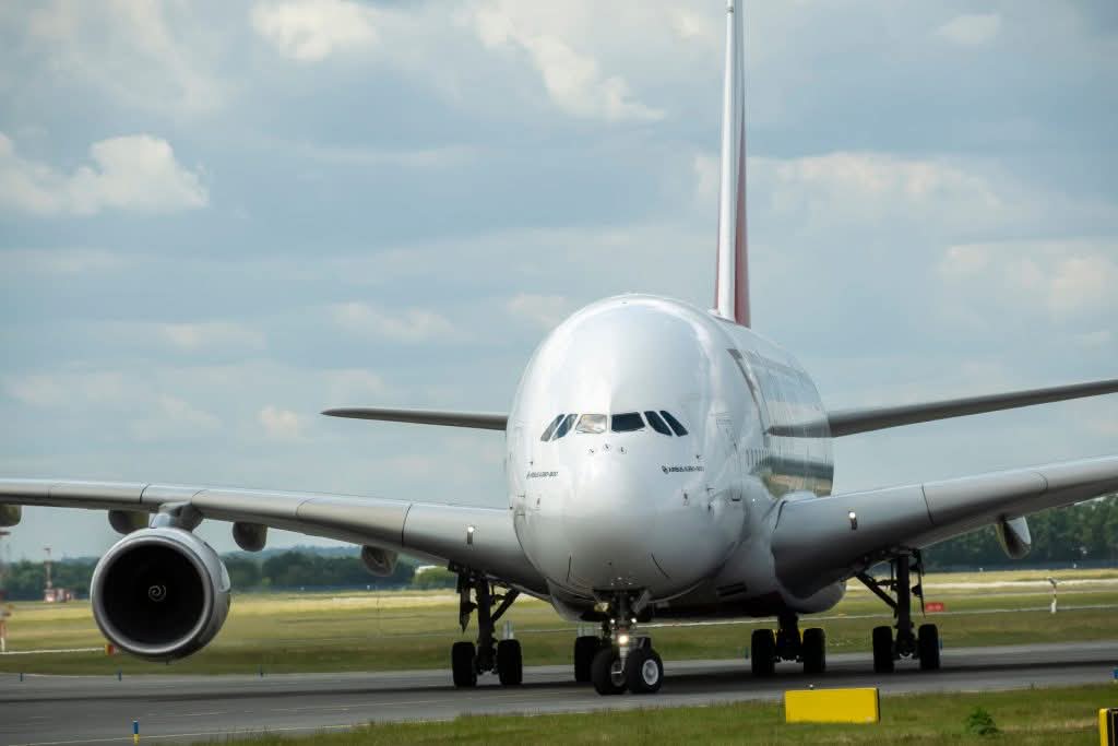 how to get to lga airport from manhattan