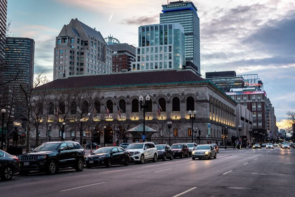 Taxi, Rideshare, Black Car, And Shared Shuttle Compared For Groups Traveling Manhattan To Jfk.
