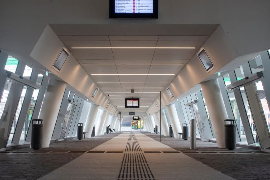 lga rental cars in terminal for groups