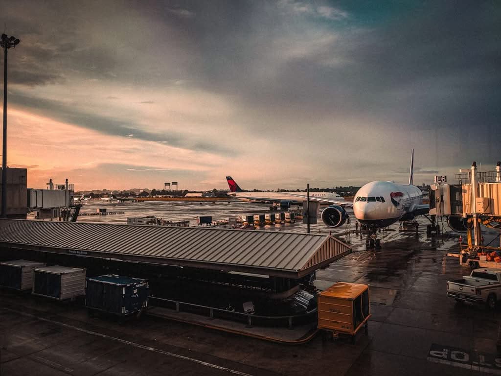 Lga Airport Parking Rates: 5 Honest Costs For 2026 Business Travelers 2 August 21, 2026 Lga Airport Parking Rates Black Car Sedan At Laguardia Terminal Curb