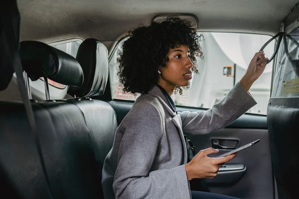 Lga Airport Bus Black Car Sedan At Laguardia Airport Pickup Zone For Business Travelers