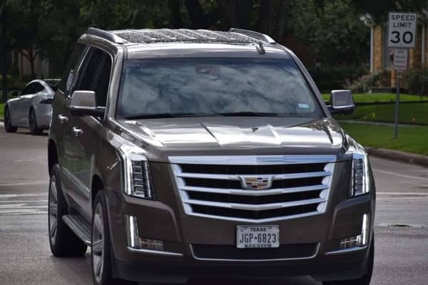 Luxury Suv For Jfk Car Service Arriving At Jfk Airport In New York